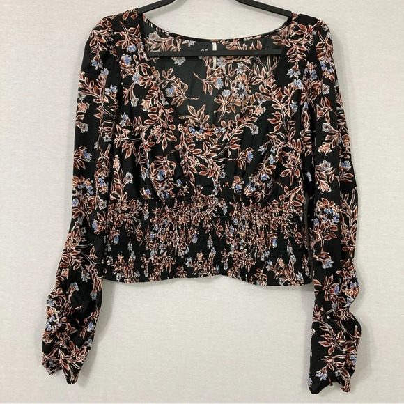 Free People Ruched Smock Santiago Blouse in Black Floral Size Large - Picture 3 of 12